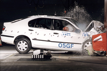 Краш тест Nissan Primera (1997)